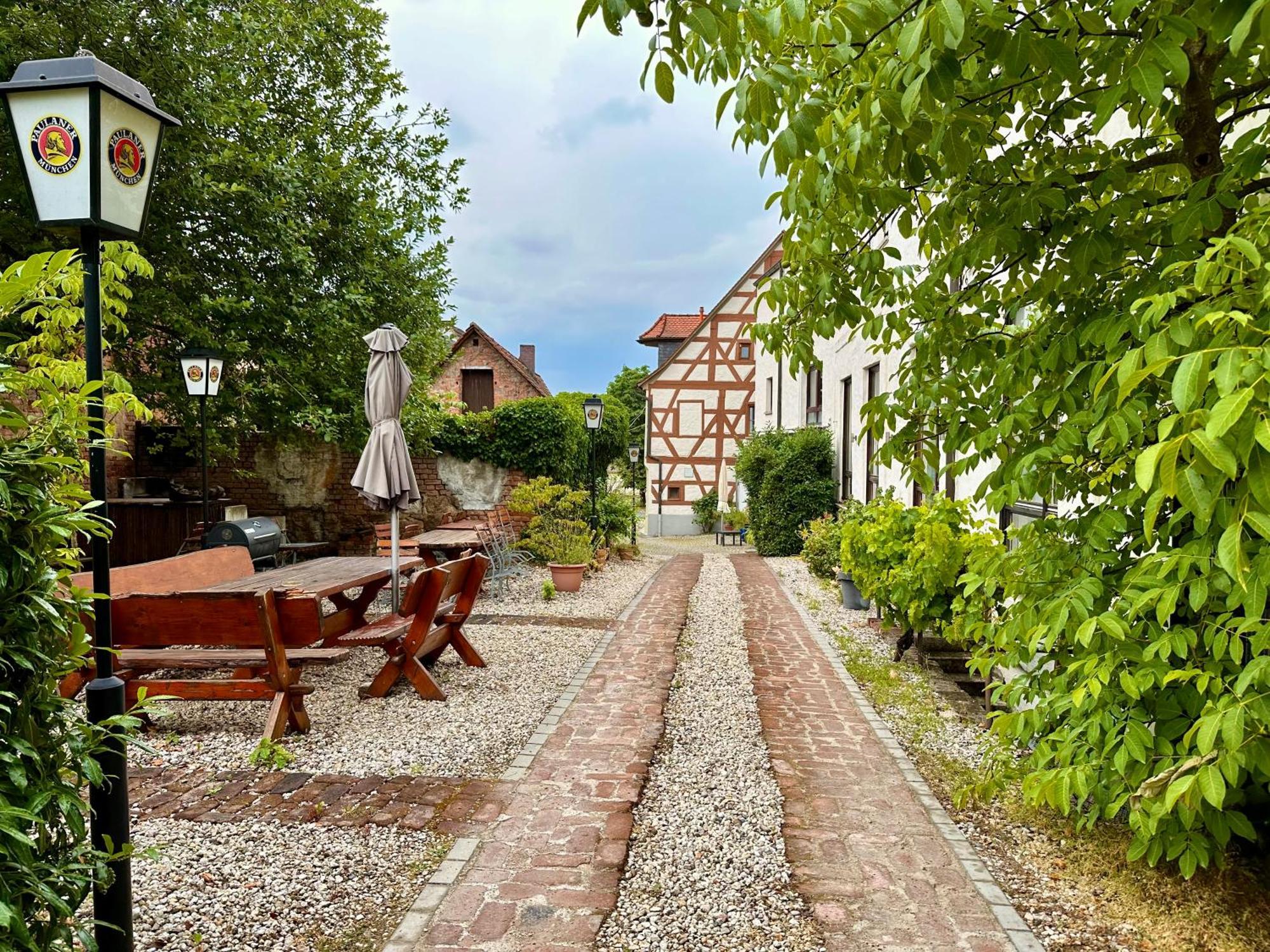 Hotel Zum Kastanienbaum Herzogenaurach Exterior foto